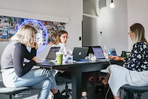 AI for keyword research: clustering keywords by topic and search intent
